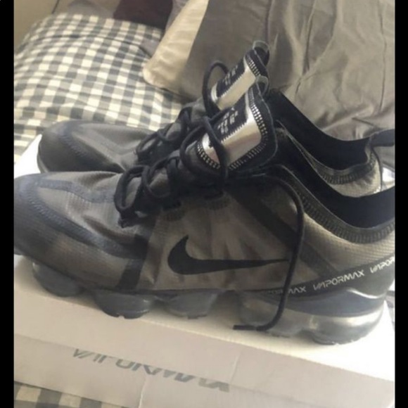 Nike vapormaxs shoes - Picture 1 of 8